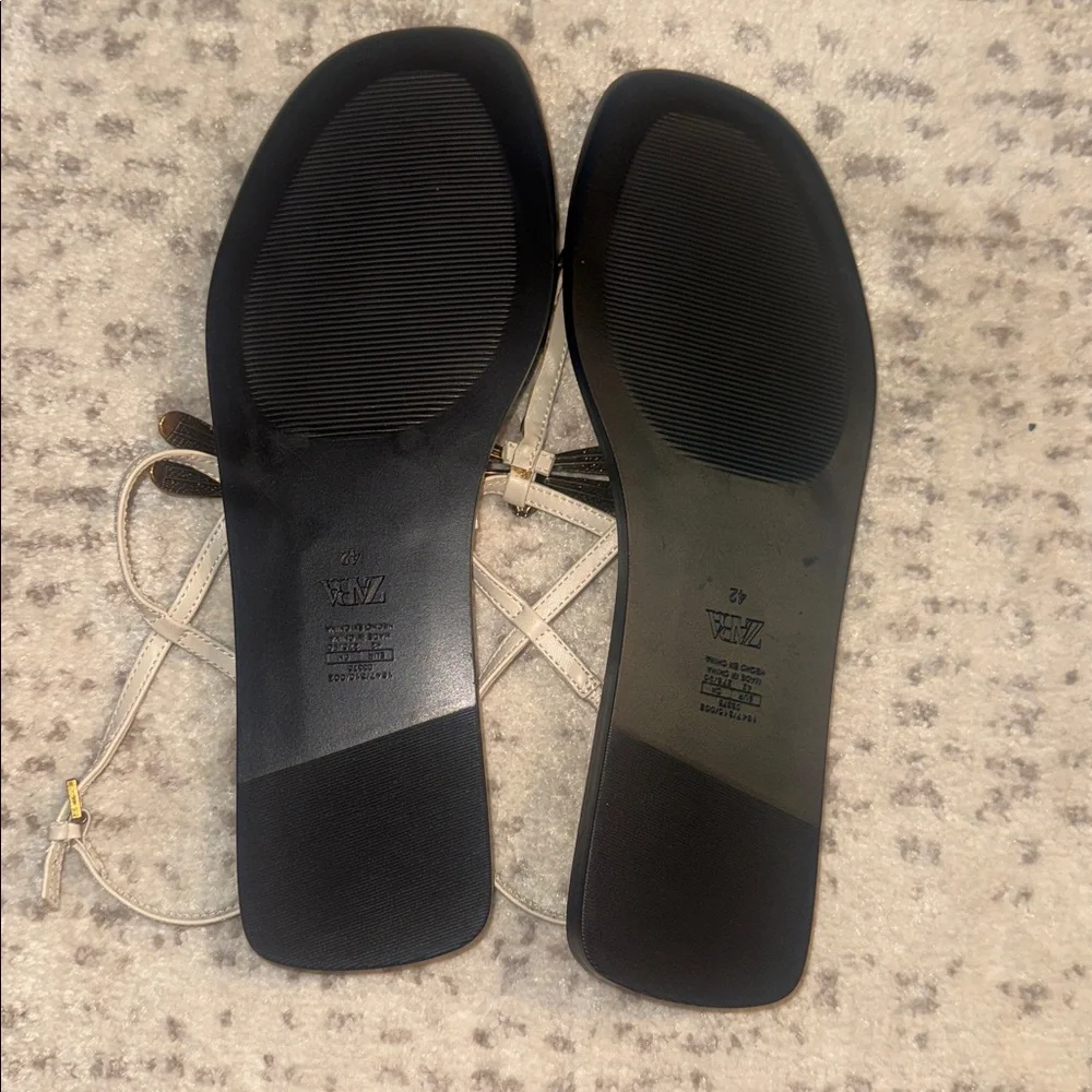 ZARA Cream and Black Dragonfly T-Strap Sandals - Picture 5 of 6